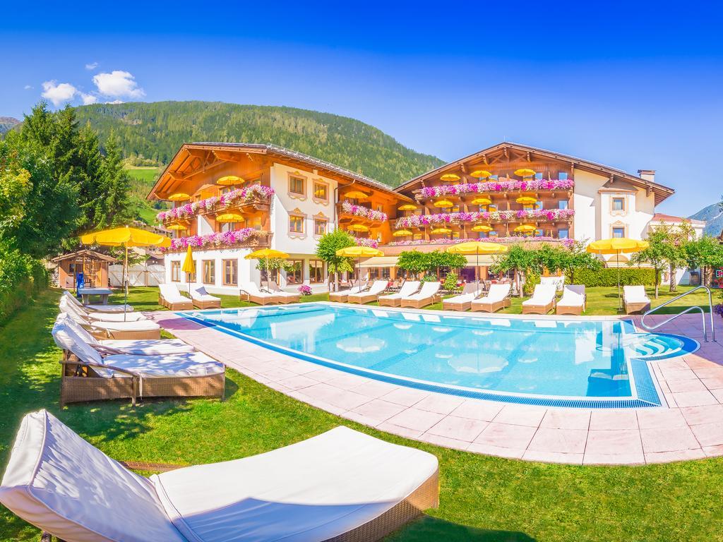 Alpenhotel Tirolerhof Neustift im Stubaital Exterior photo